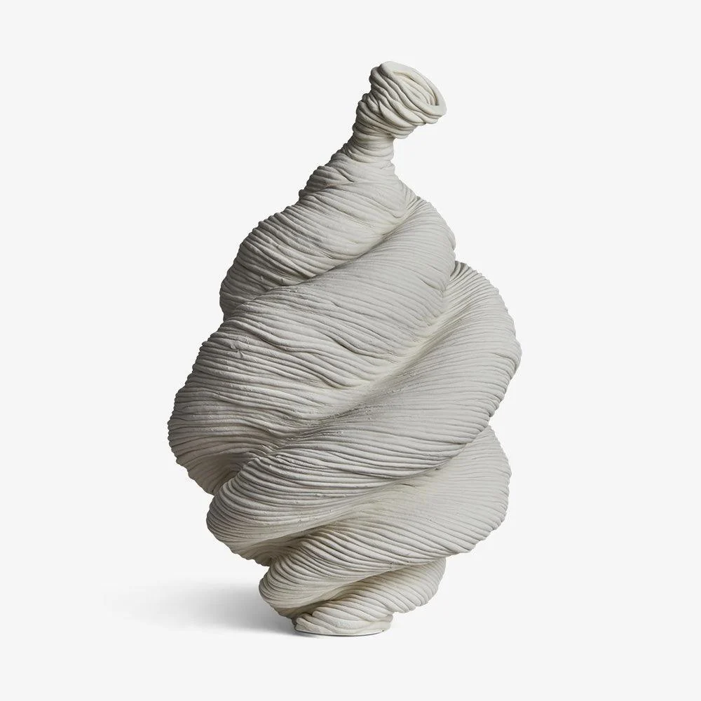 #28 Porcelain Bottle - Image 4
