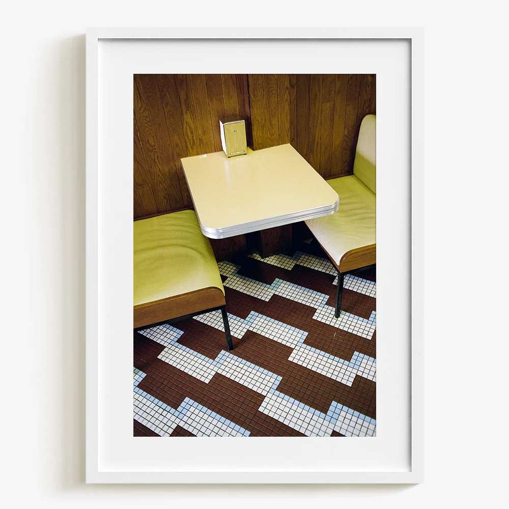 Empty Table in Montreal - Image 18